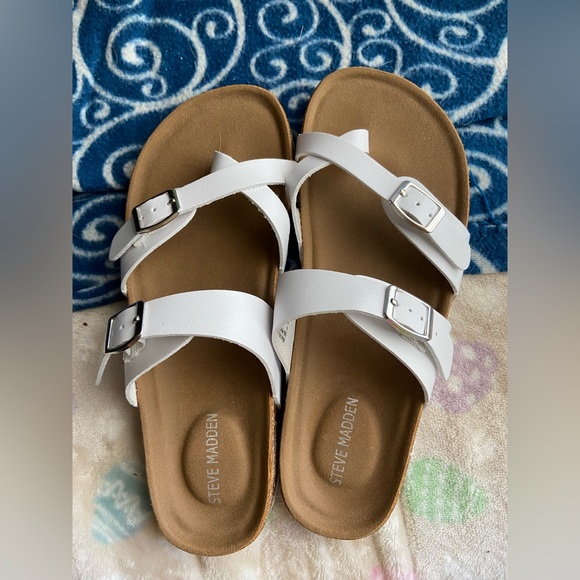 I’m selling the Steve Madden footbed sandals (WHITE) - Picture 1 of 4